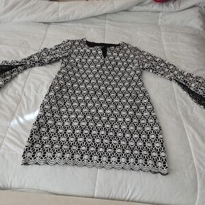 Roz & Ali Black and White Lace Top